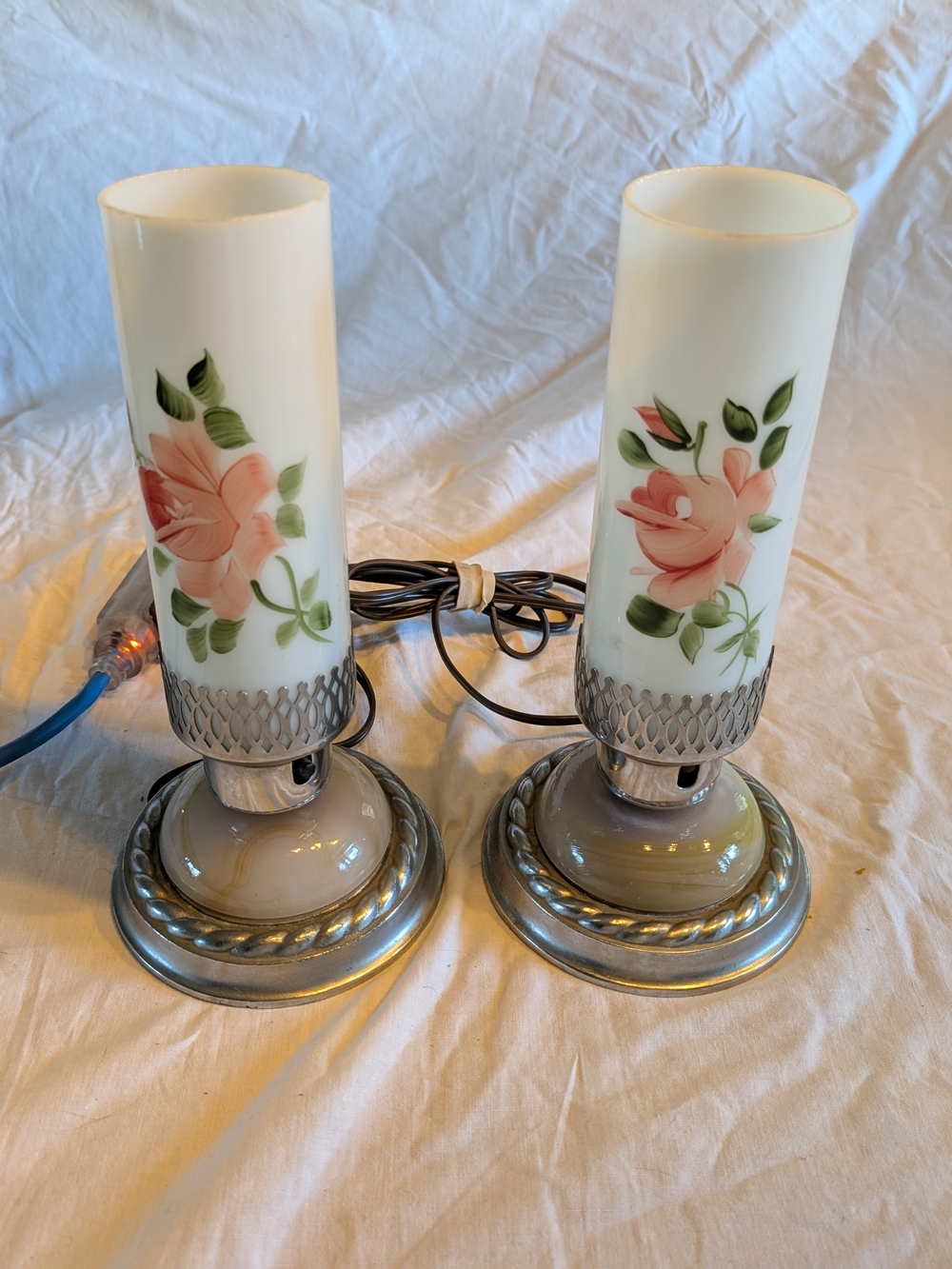 Vintage Floral Glass Table Lamp Pair with marble Base - Picture 3 of 10
